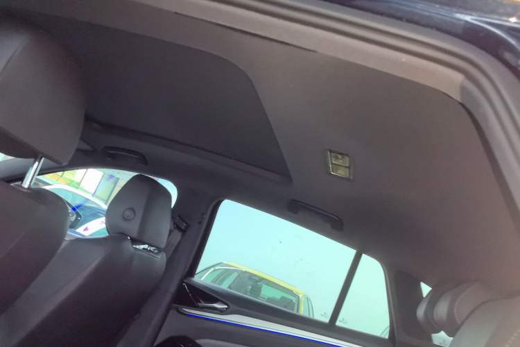 Used Volkswagen ID.4 CROZZ 2022 Long-Range Lite PRO Edition Headliner