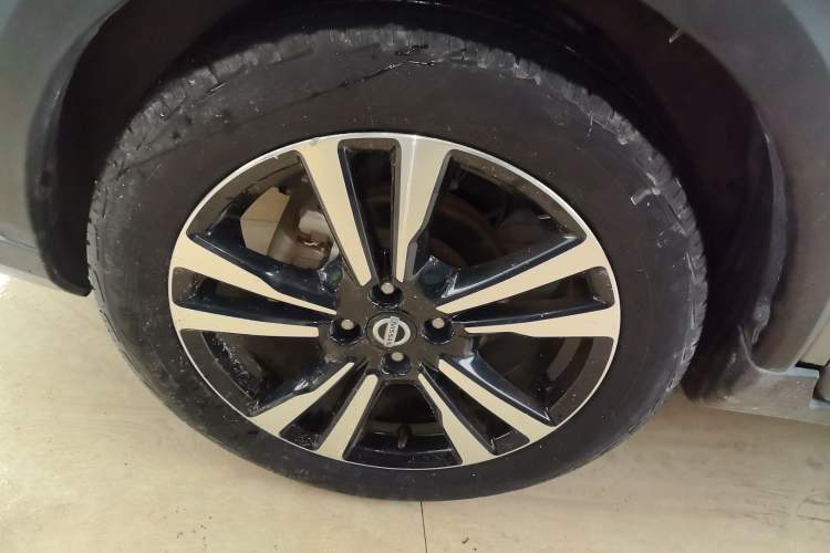 Used Nissan Kicks 2021 1.5L XL CVT Cool Enjoyment Edition Exterior 2