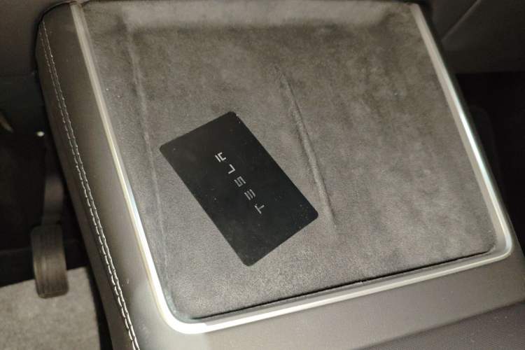 Used Tesla Model Y 2025 Rear-Wheel-Drive Version Interior 1