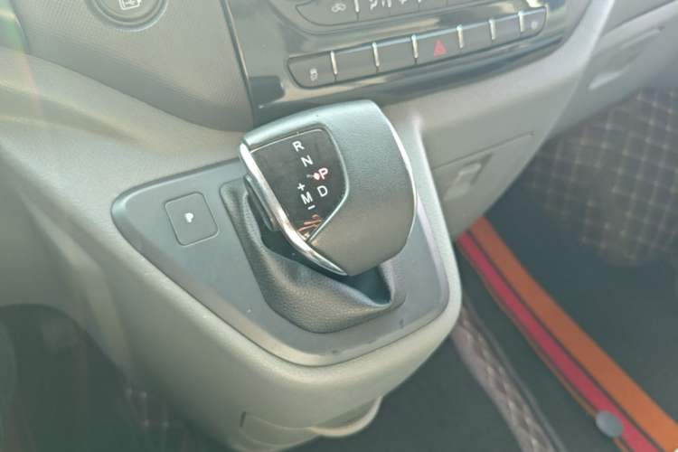 Used Foton Toano 2023 2.0T Automatic Jixiang Long-Wheelbase Mid-Height Rear Single Tire 7/9-Seater