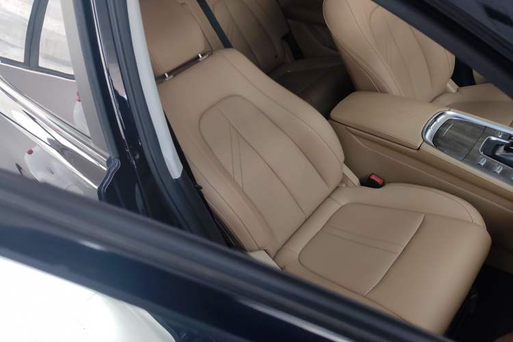 Used Landian E5 2024 Honor Edition 100KM Deluxe 7-Seater