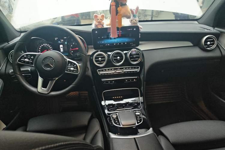 Used Mercedes-Benz GLC 2020 GLC 260 L 4MATIC Dynamic Model Center Console