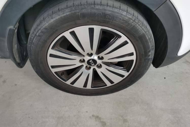 Used Kia Sportage R 2016 2.0L Automatic Two-Wheel Drive DLX Right Front Wheel Hub