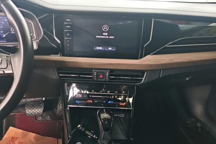 Used Volkswagen Passat 2020 330TSI Luxury Edition China VI Audio And AC Panel