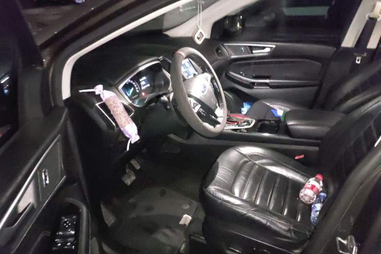 Used Ford Edge 2015 2.0T GTDi Two-Wheel-Drive High-Line Version