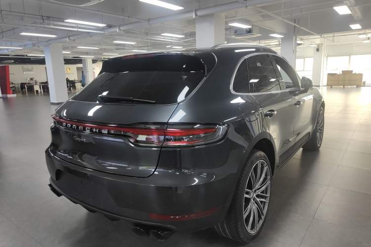 Used Porsche Macan 2021 Macan 2.0T Rear Right 45 Deg