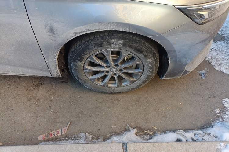 Used BYD Qin L 2024 DM-i 80KM Leading Model Right Front Wheel Hub