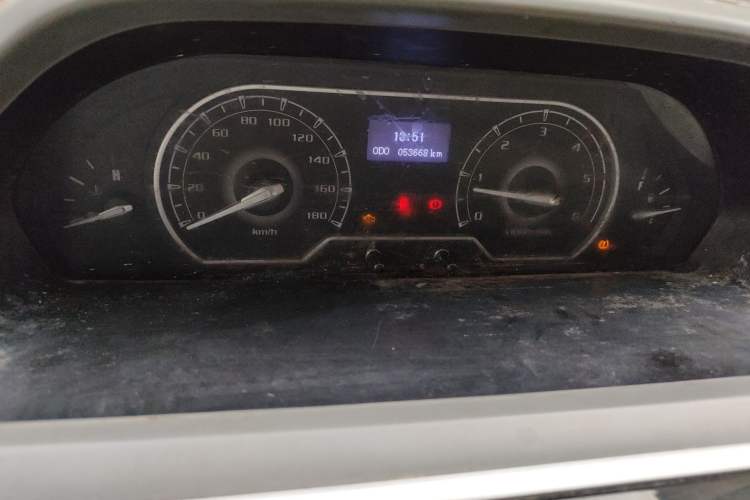 Used SAIC MAXUS Xintu V80 2019 2.5T Classic Version 6-Speed Manual – Aoyuntong Modified Long Wheelbase Mid-Height 7-Seater Odometer Close Up