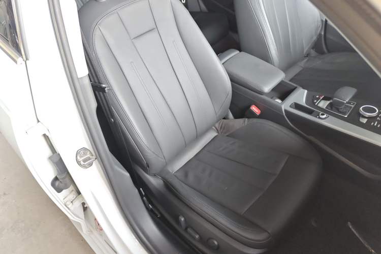 Used Audi A4L 2019 40 TFSI Fashion Edition China VI Emission Standard
