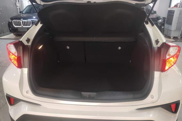 Used Toyota IZOA 2020 2.0L Yi Xiang CARE