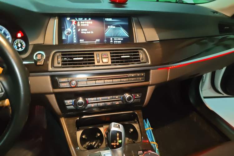 Used BMW 5 Series 2014 525Li Luxury Design Package
