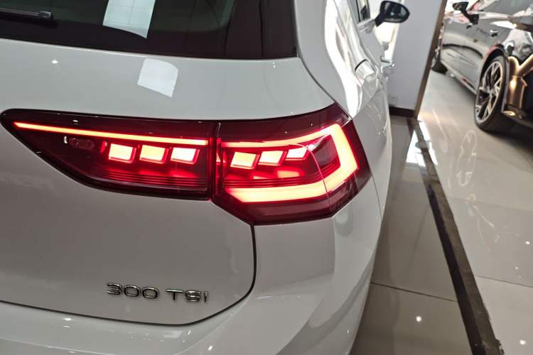 Used Volkswagen Golf 2025 300TSI R-Line