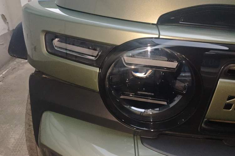 Used iCAR V23 2025 501 Four-Wheel Drive Intelligent Driving Version Right Front Headlight