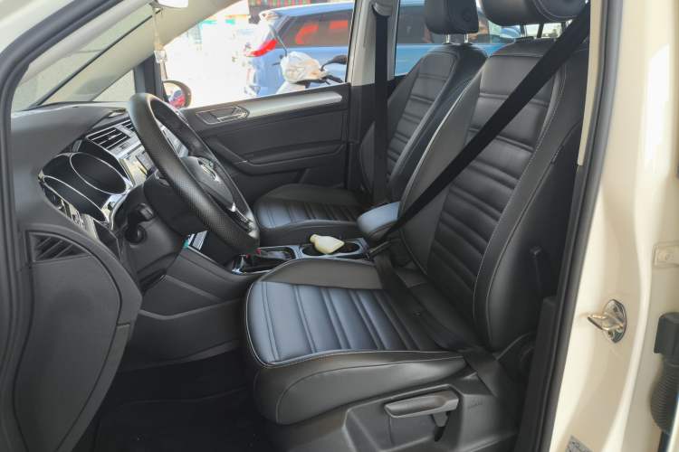 Used Volkswagen Touran 2018 Volkswagen Touran L 280TSI DSG Comfort Edition 7 Seats China VI Standard