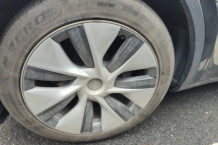 Used Tesla Model Y 2022 Rear-Wheel-Drive Version Left Front Wheel Hub