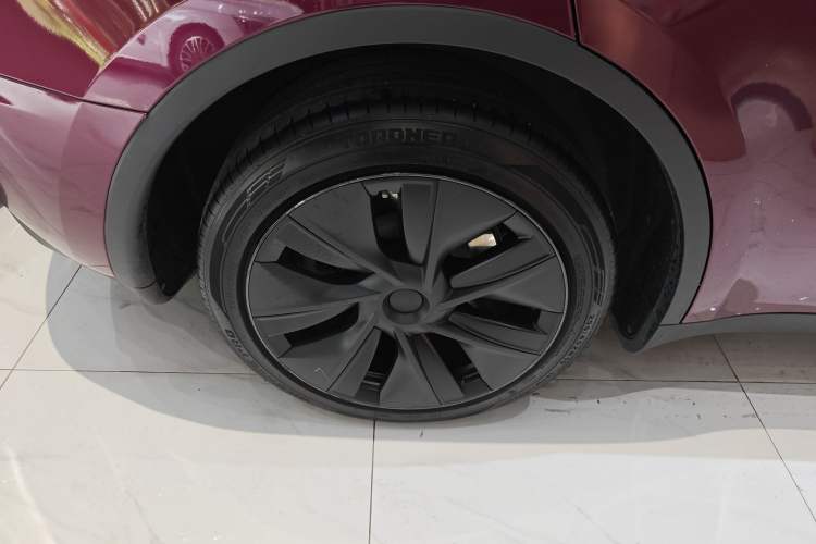 Used Tesla Model Y 2023 Long-Range All-Wheel-Drive Version