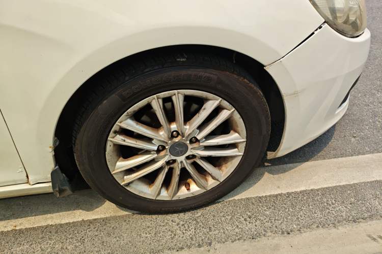 Used JAC Group Heyue 2011 1.8L Automatic Luxury Business Model Right Front Wheel Hub