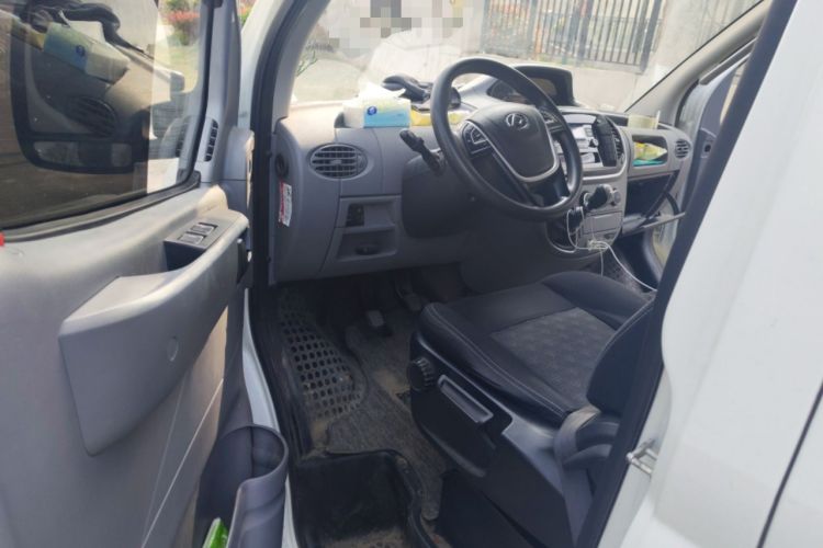 Used SAIC MAXUS Xintu V80 2019 2.5T Classic Edition 6-Speed Manual – Aoyuntong Short Wheelbase Mid-Height Design 5/6 Seats
