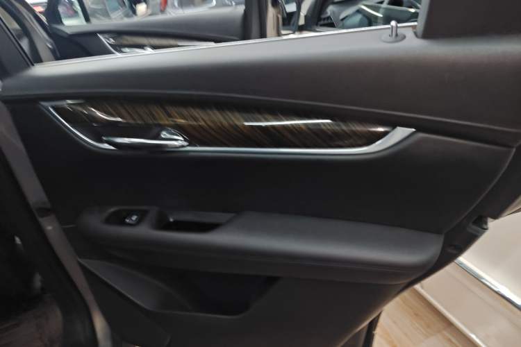 Used Cadillac XT5 2018 25T Luxury Model
