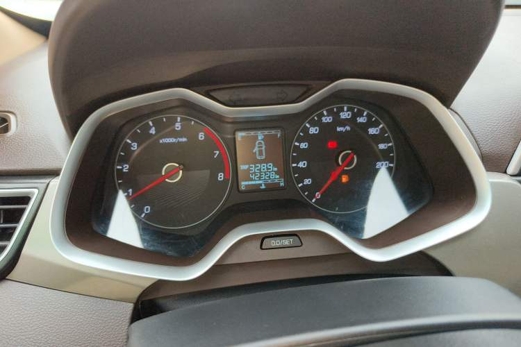 Used Baojun 310W 2017 1.5L Manual Comfort Version China VI Emission Standard Instrument Cluster