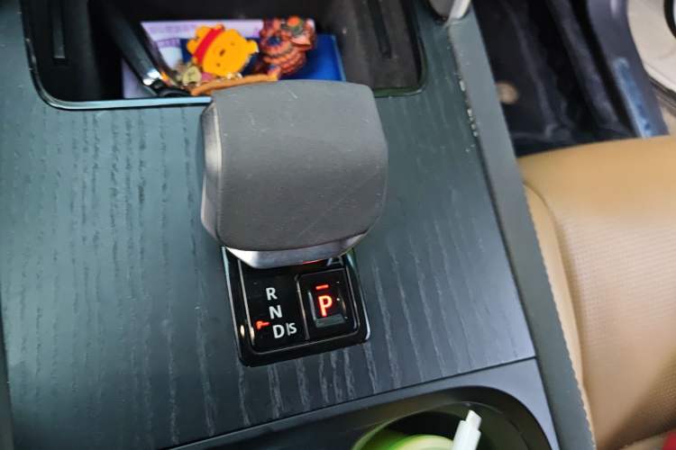 Used Land Rover Discovery Sport 2024 Luxury Custom Edition Gear Lever