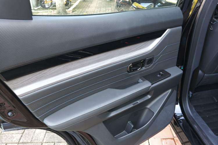 Used JETOUR Shanhai L6 2024 1.5TD DHT ULTRA