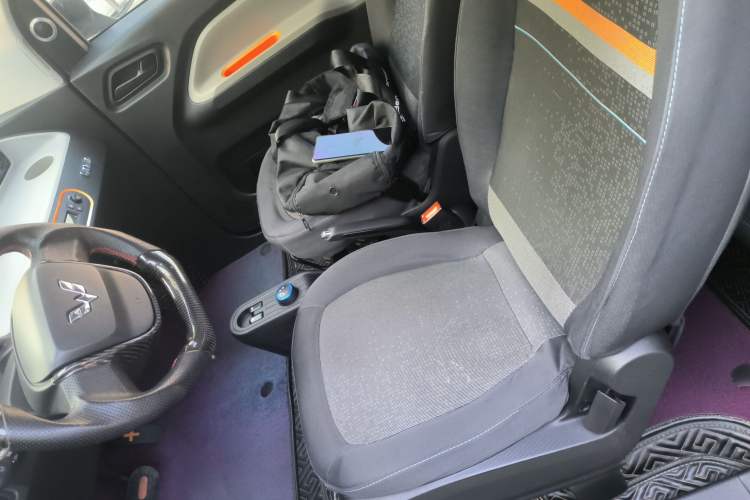 Used Wuling Hongguang MINIEV 2021 Macaron Sandwich Model 120 km Lithium Iron Phosphate