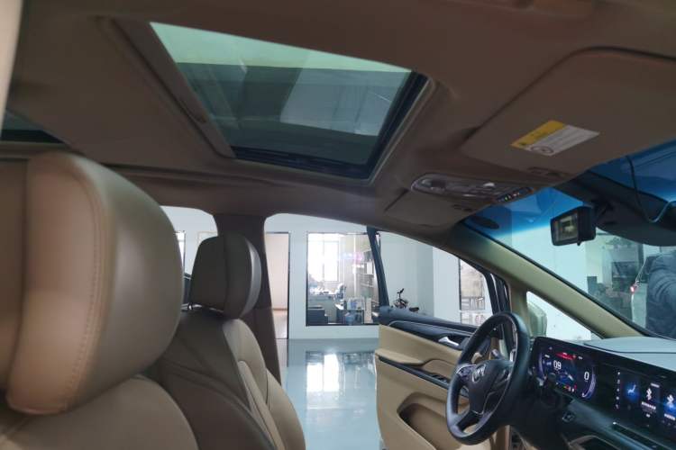 Used Buick GL8 2021 ES Landtrek 653T Luxury Model
