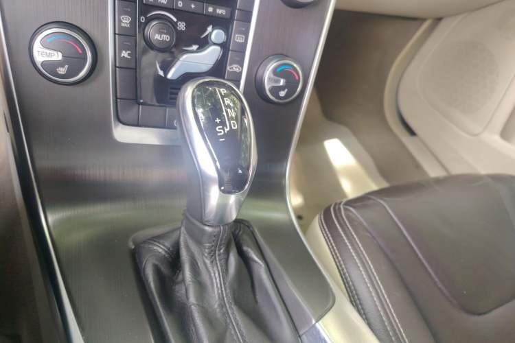 Used Volvo S60 2014 S60L 2.0T Zhiyuan Edition