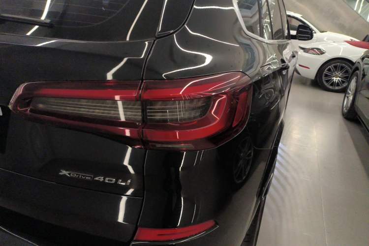 Used BMW X5 2022 Restyled xDrive 40Li Luxury Edition M Sport Package Right Rear Taillight