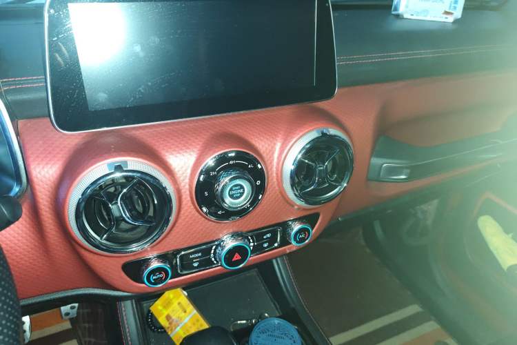 Used BAIC Off-Road BJ40 2018 2.3T Automatic Four-Wheel Drive Ring of the Tower Champion Edition China V Emission Standard