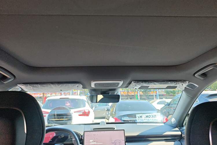 Used Zeekr 7X 2025 100 kWh Long-Range Rear-Wheel Drive with Intelligent Driving Features