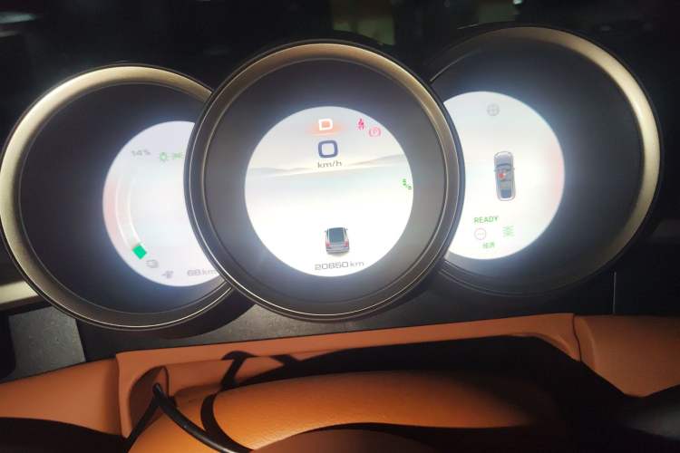 Used ORA Lightning Cat 2022 555 km Luxury Edition Instrument Cluster