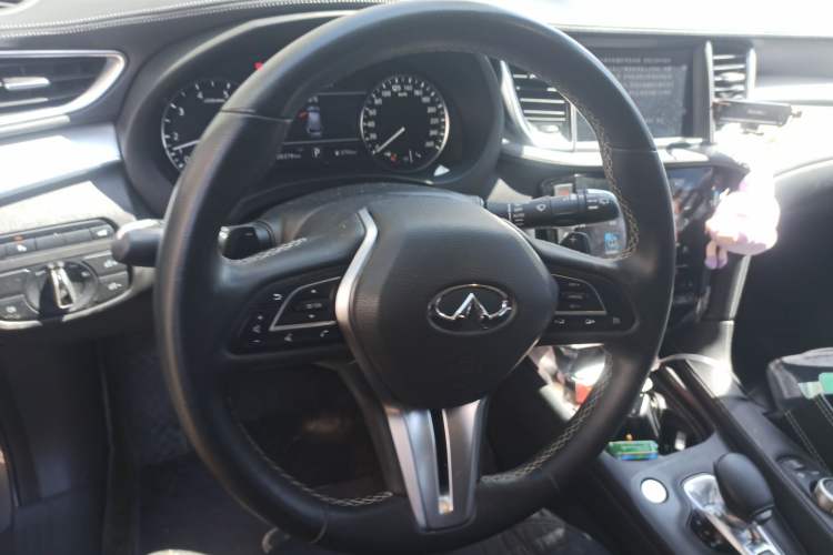 Used Infiniti QX50 2020 2.0T All-Wheel-Drive Elite Version Steering Wheel