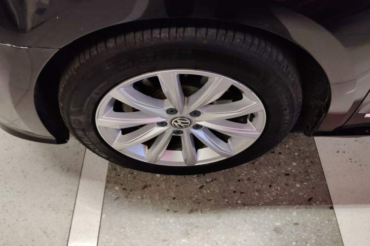 Used Volkswagen Passat 2017 280TSI DSG Luxury Edition Left Front Wheel Hub