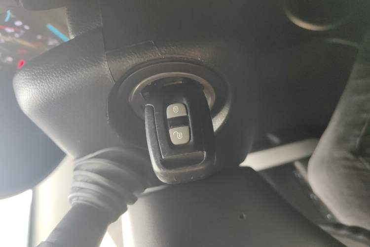 Used Chevrolet Captiva 2014 2.4L Two-Wheel Drive Urban Version 7 Seats Vehicle Key