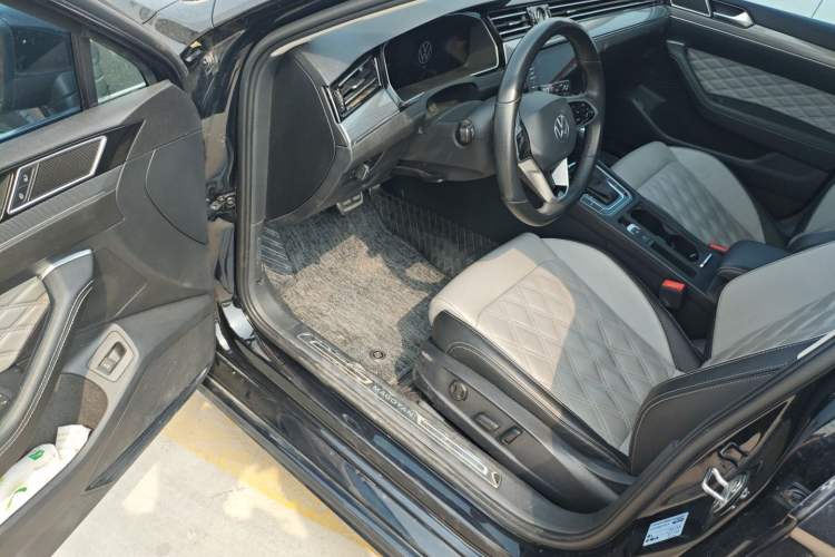 Used Volkswagen Magotan 2023 2 Million Units Limited Edition 330TSI DSG Leading Version
