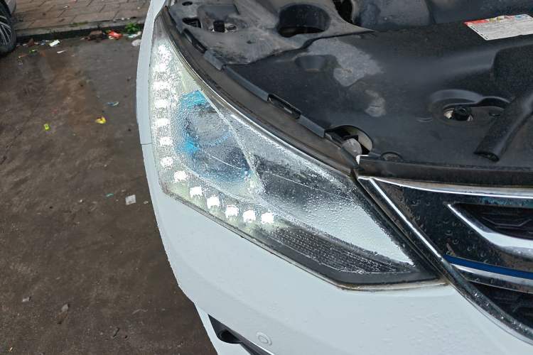 Used BYD Song New Energy 2017 Song DM 1.5TID All-Wheel Drive Luxury Model Right Front Headlight