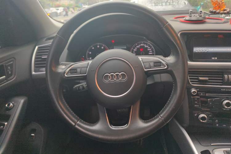 Used Audi Q5 2017 Plus 40 TFSI Technology Model
