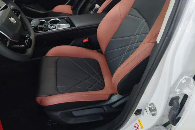 Used CHANGAN Eado 2024 PLUS Blue Whale NE 1.4T GDI DCT High-Energy Edition
