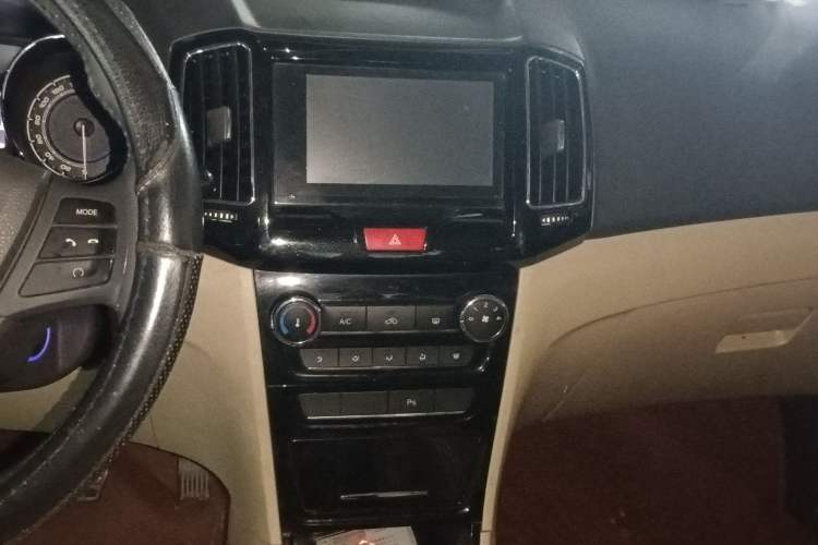 Used Chery E3 2015 1.5L Manual ZhiShang Model Audio And AC Panel