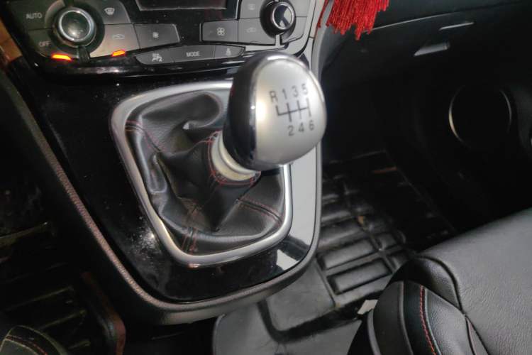 Used Haval H6 2014 Sport Version 1.5T Manual Two-Wheel Drive Elite Edition Gear Lever