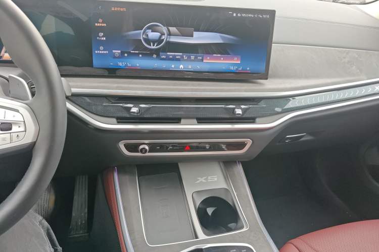 Used BMW X5 2023 xDrive 30Li Luxury M Sport Package Audio And AC Panel