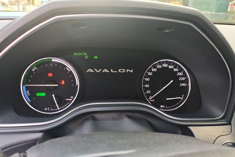 Used Toyota Avalon 2019 Dual-Engine 2.5L XLE Prestige Version China VI Standard