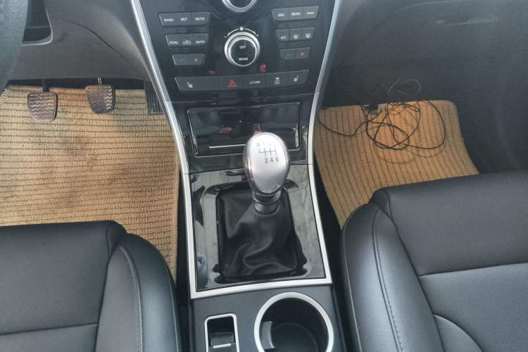 Used Haval H2 2016 Red-Label 1.5T Manual Two-Wheel Drive Luxury Model