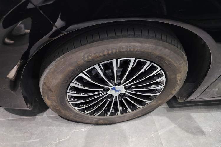 Used Denza D9 2022 DM-i 970 Four-Wheel Drive Flagship Model Exterior 4