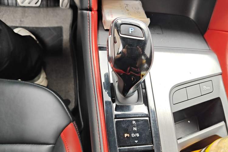 Used MG 6 2020 1.5T Automatic Trophy Luxury Edition Gear Lever
