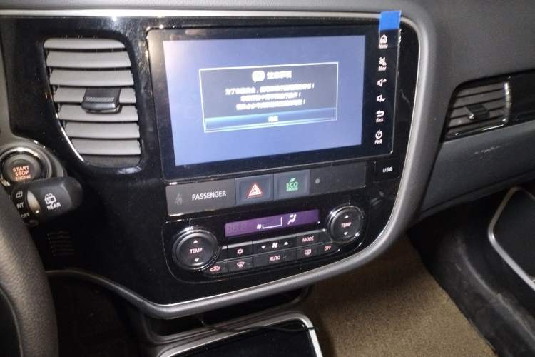 Used Mitsubishi Outlander 2018 2.4L 4x4 Elite Edition 5 Seats Audio And AC Panel