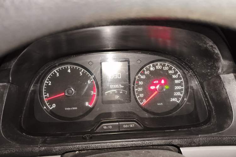 Used Volkswagen Gran Lavida 2013 1.6L Automatic Fashion Model
