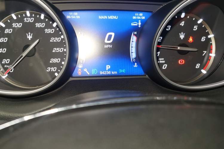 Used Maserati Levante 2016 3.0T Standard Edition Odometer Close Up